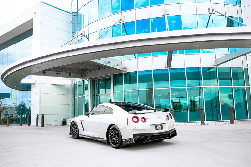 2020 Nissan GT-R Premium AWD photo 3