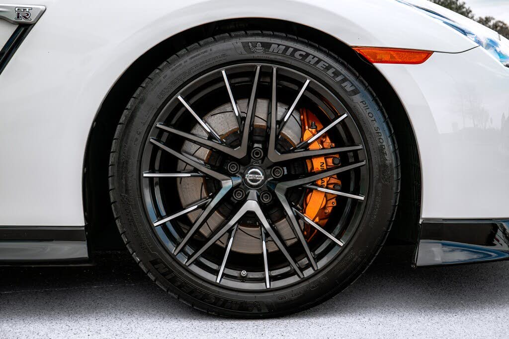 2020 Nissan GT-R Premium AWD photo 22