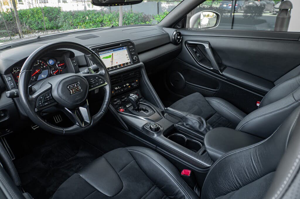 2020 Nissan GT-R Premium AWD photo 24