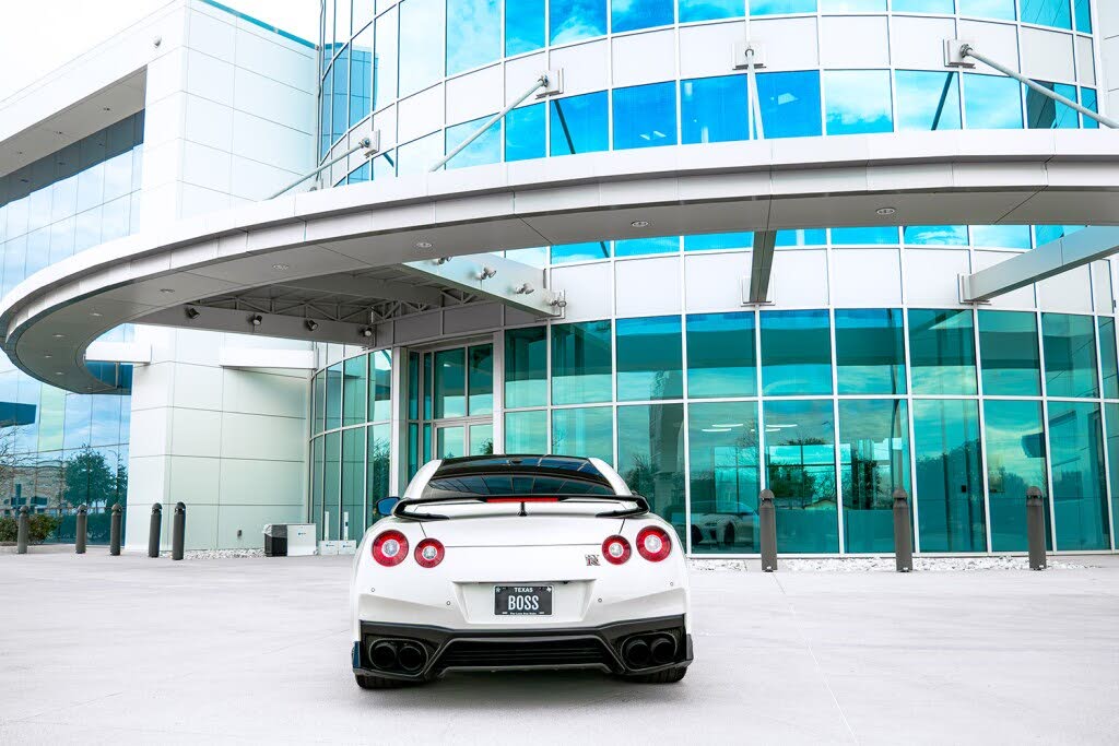 2020 Nissan GT-R Premium AWD photo 4