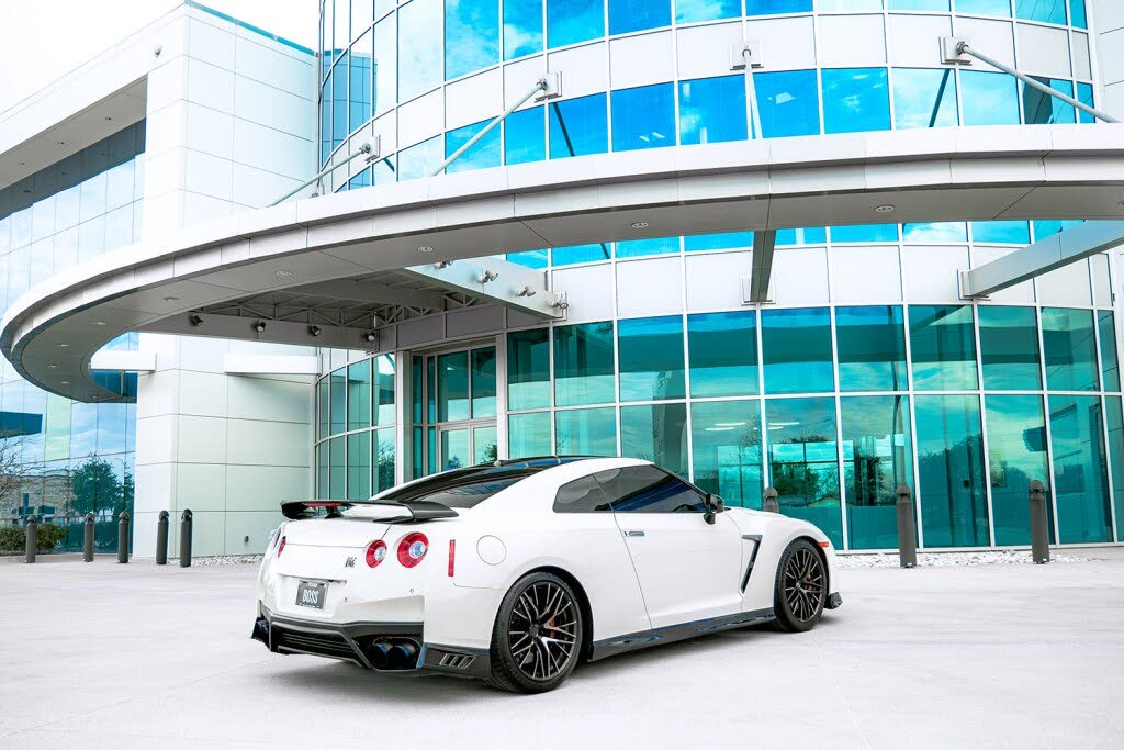 2020 Nissan GT-R Premium AWD photo 5