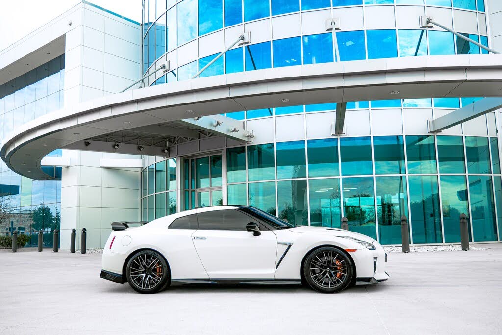 2020 Nissan GT-R Premium AWD photo 6