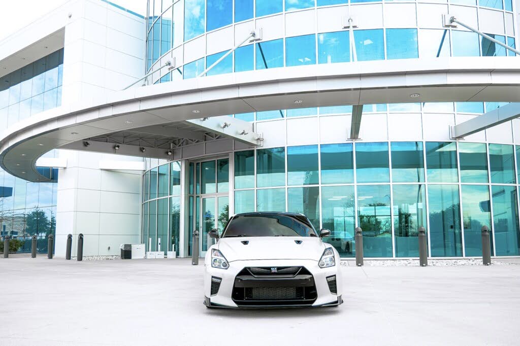 2020 Nissan GT-R Premium AWD photo 8