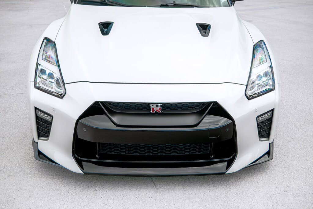 2020 Nissan GT-R Premium AWD photo 9
