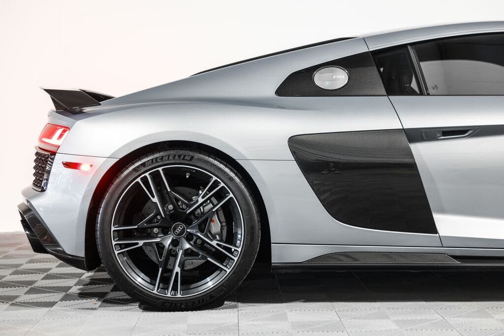 2022 Audi R8 quattro V10 Performance Coupe AWD photo 2 of 24