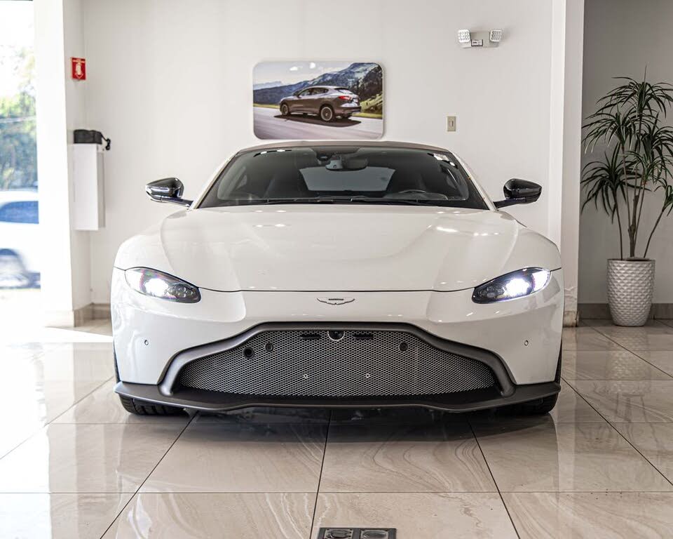 2019 Aston Martin Vantage RWD photo 2