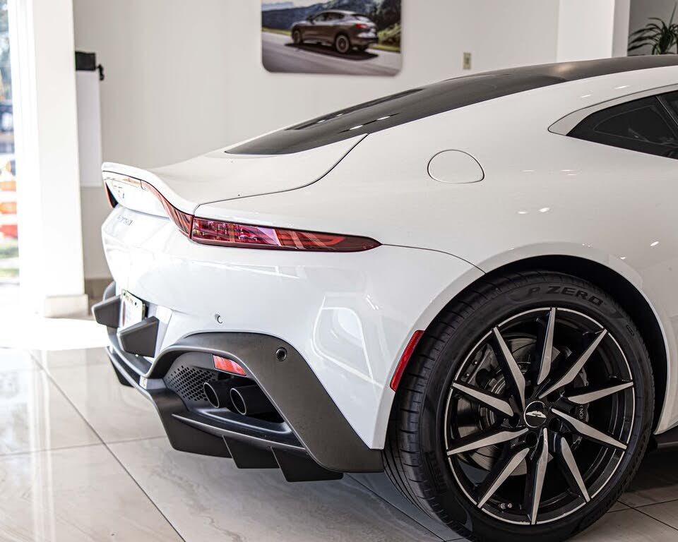2019 Aston Martin Vantage RWD photo 12