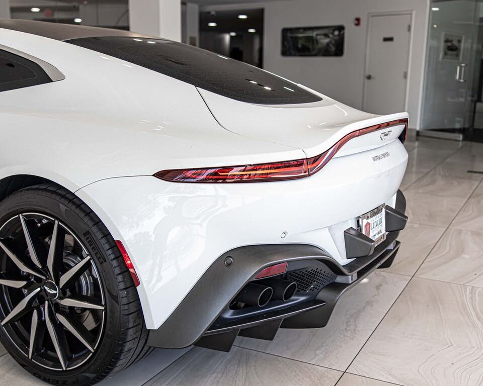 2019 Aston Martin Vantage RWD photo 14