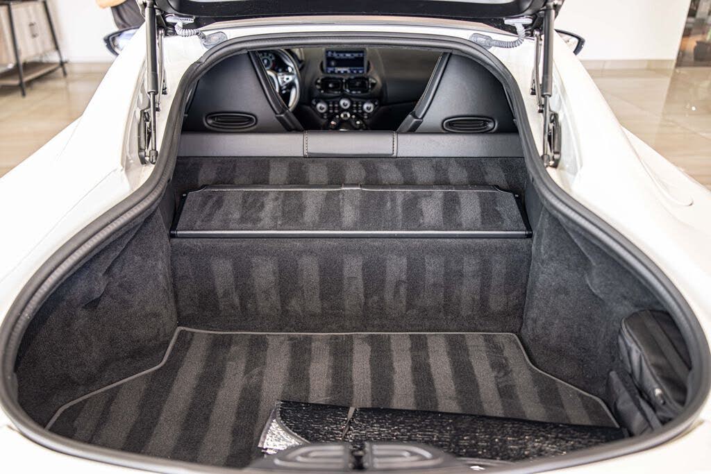 2019 Aston Martin Vantage RWD photo 15