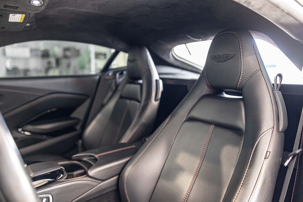 2019 Aston Martin Vantage RWD photo 16