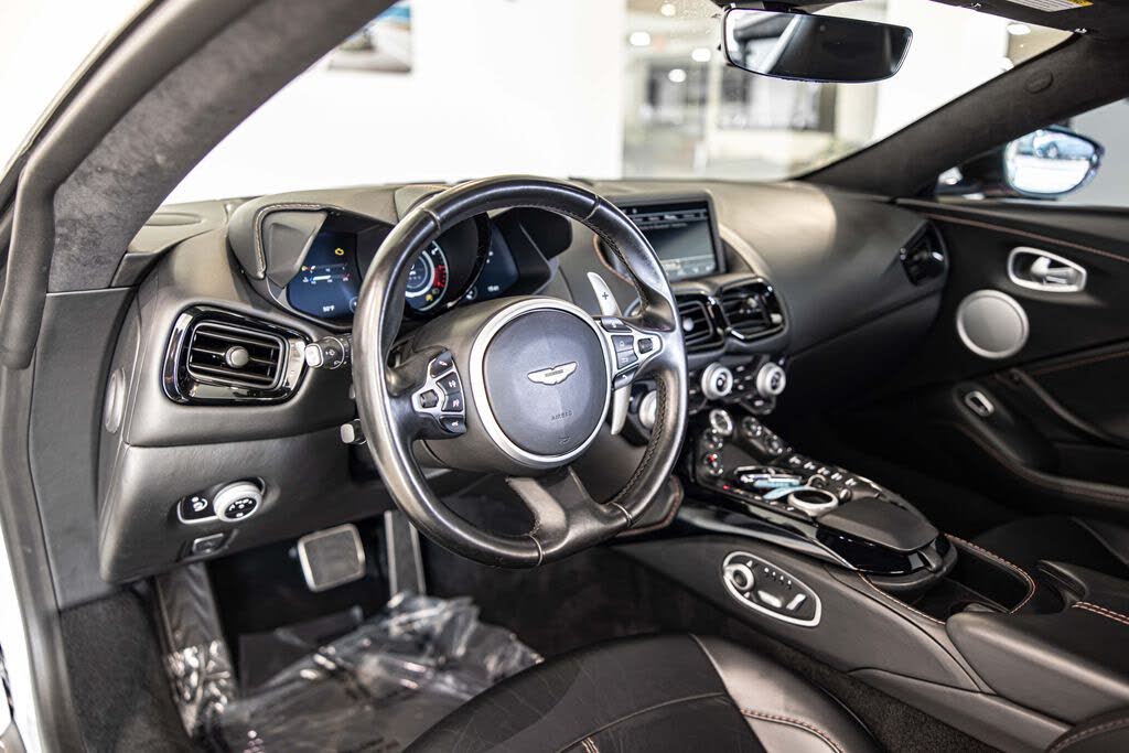 2019 Aston Martin Vantage RWD photo 17