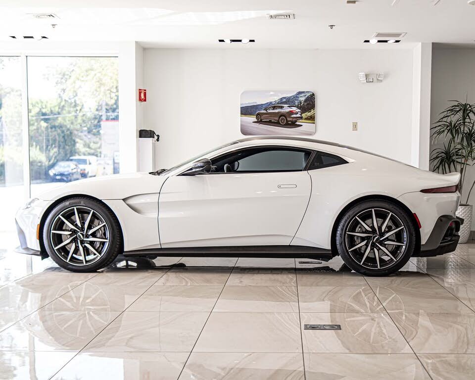 2019 Aston Martin Vantage RWD photo 6