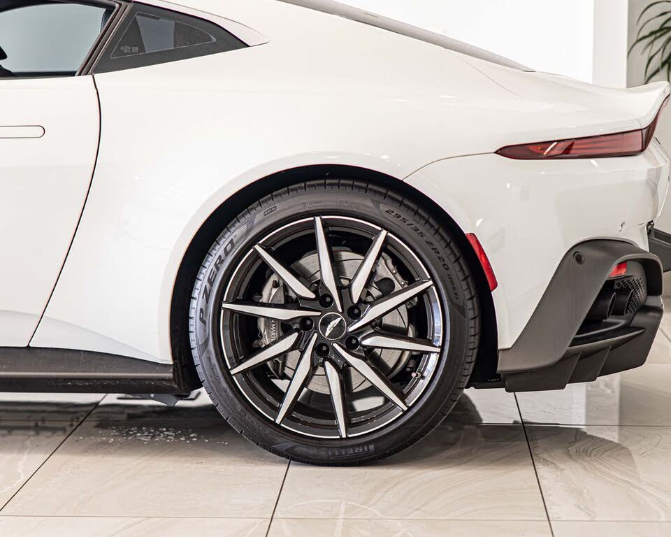 2019 Aston Martin Vantage RWD photo 7