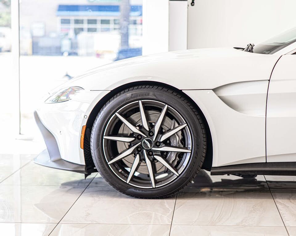 2019 Aston Martin Vantage RWD photo 8