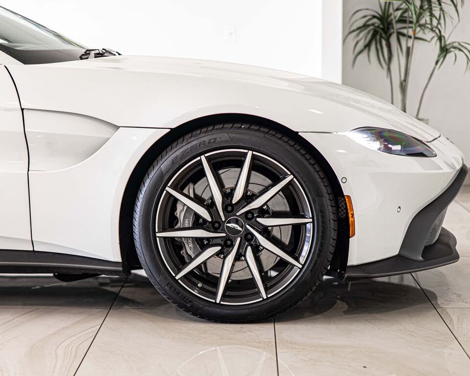 2019 Aston Martin Vantage RWD photo 10