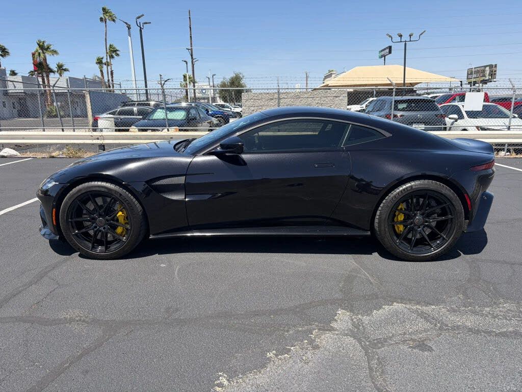 2019 Aston Martin Vantage RWD photo 3