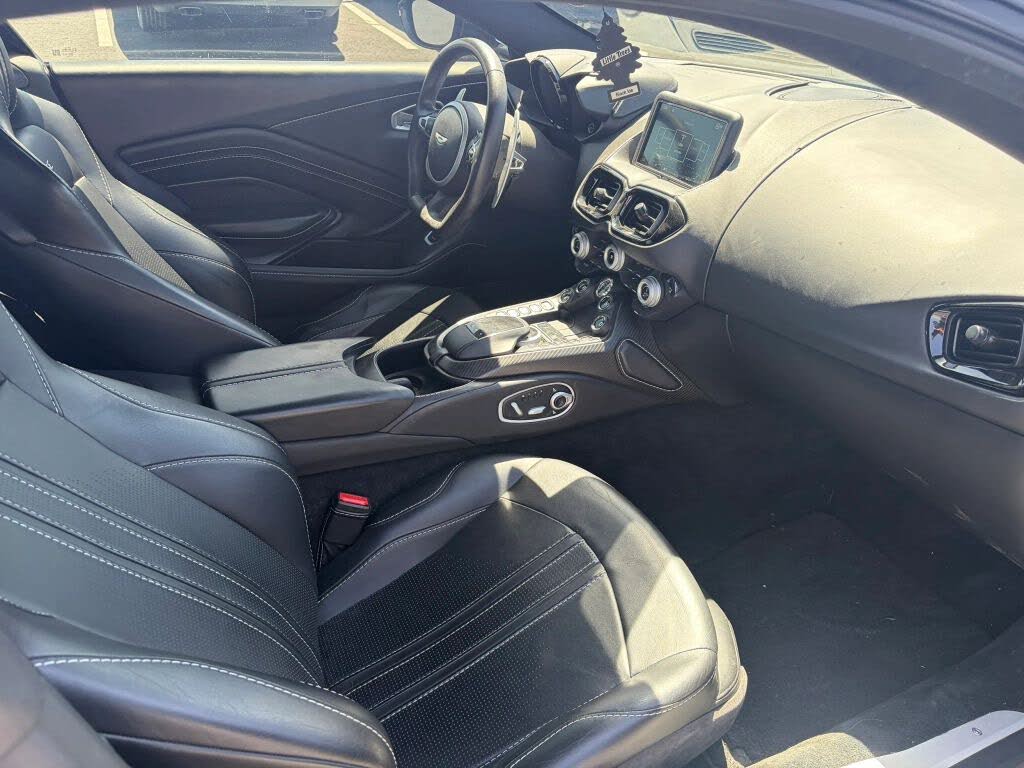 2019 Aston Martin Vantage RWD photo 9
