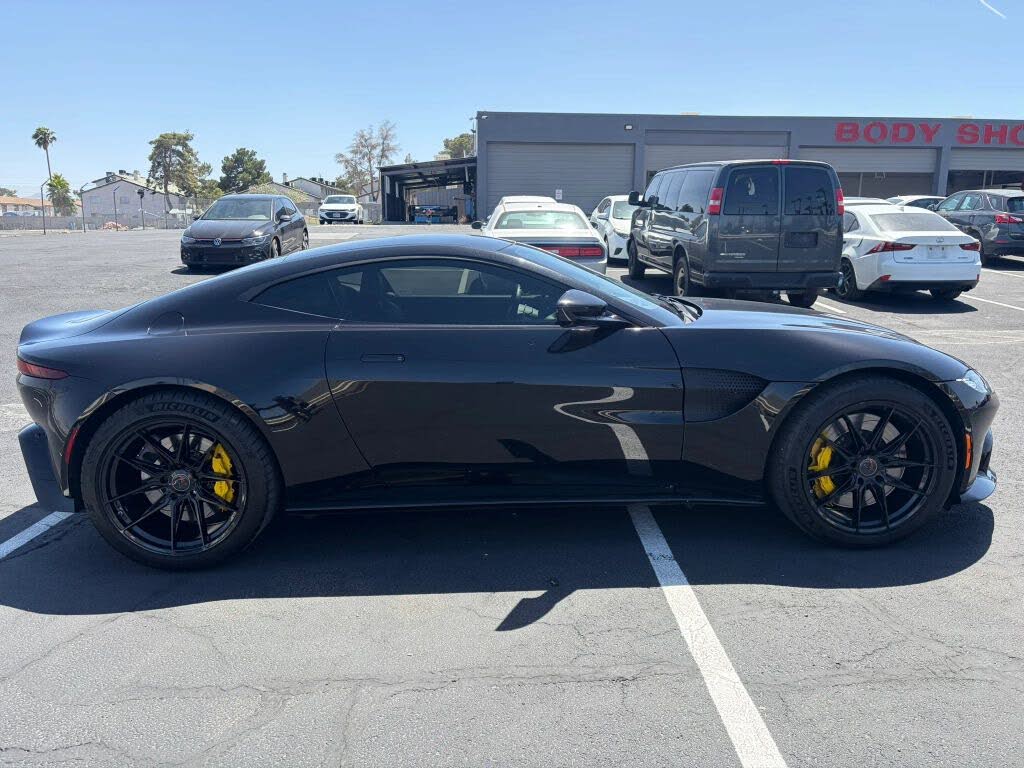2019 Aston Martin Vantage RWD photo 10