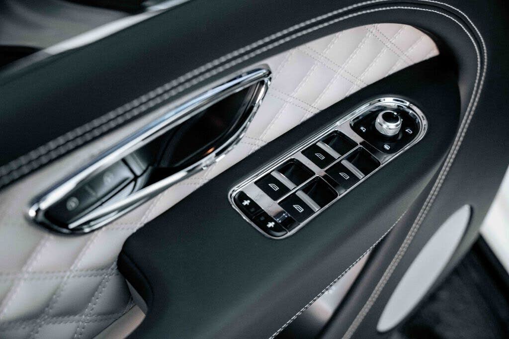 2021 Bentley Bentayga V8 AWD photo 24