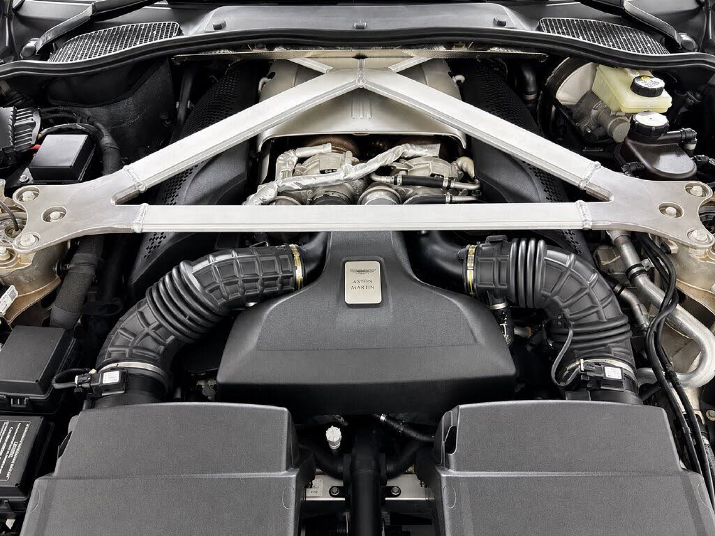 2021 Aston Martin Vantage Coupe RWD photo 14