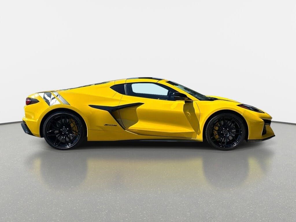2025 Chevrolet Corvette Z06 3LZ Coupe RWD photo 2
