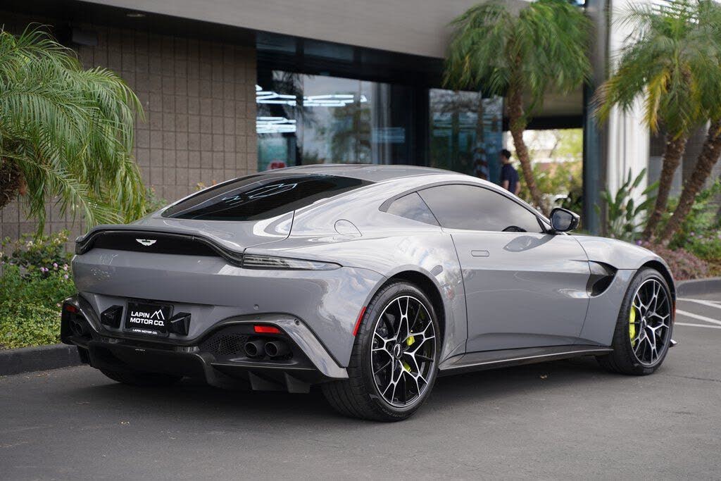 2020 Aston Martin Vantage photo 2