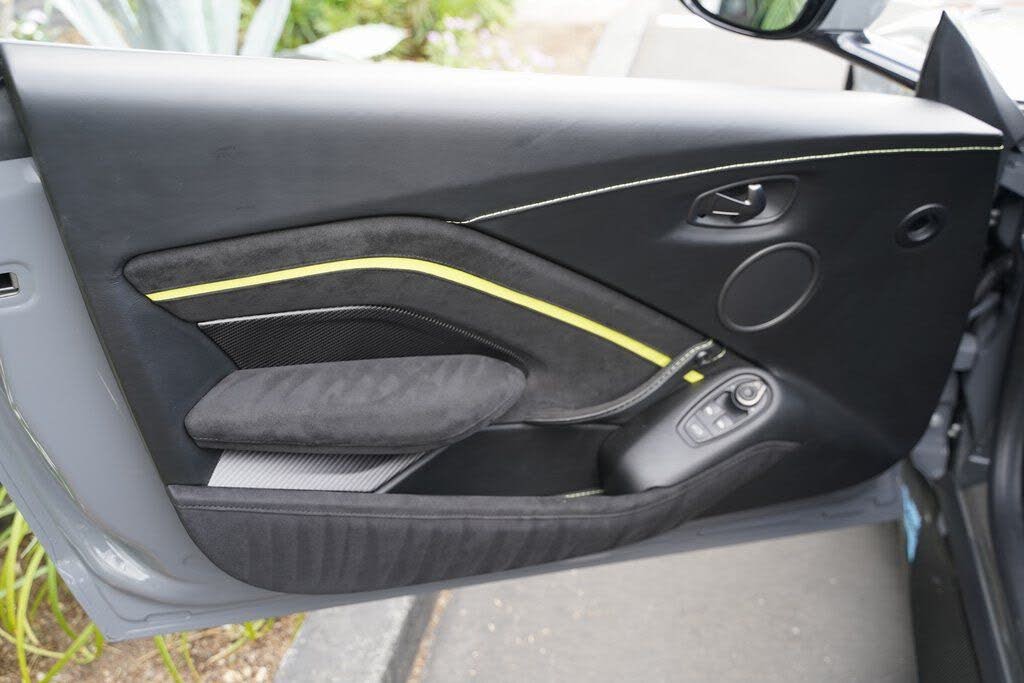 2020 Aston Martin Vantage photo 14