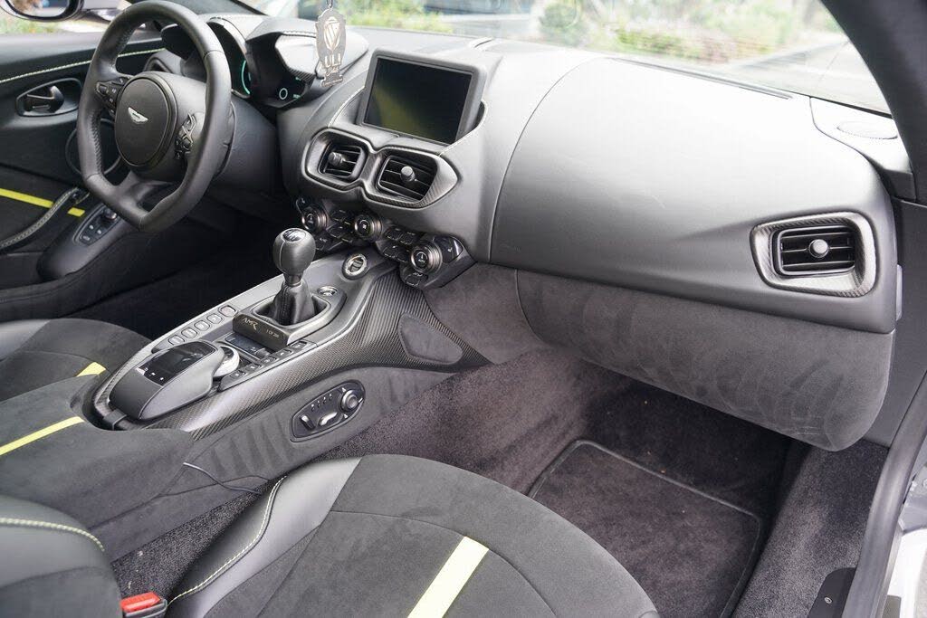 2020 Aston Martin Vantage photo 18