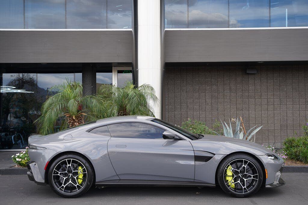 2020 Aston Martin Vantage photo 6