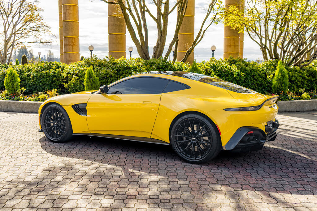 2023 Aston Martin Vantage V8 Coupe RWD photo 2