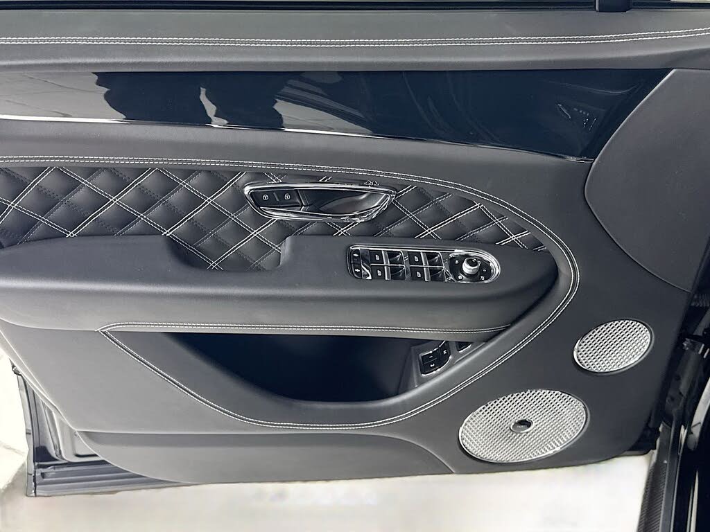 2021 Bentley Bentayga V8 AWD photo 16