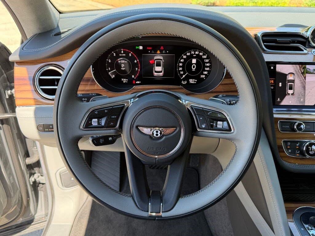 2025 Bentley Bentayga Azure V8 AWD photo 19