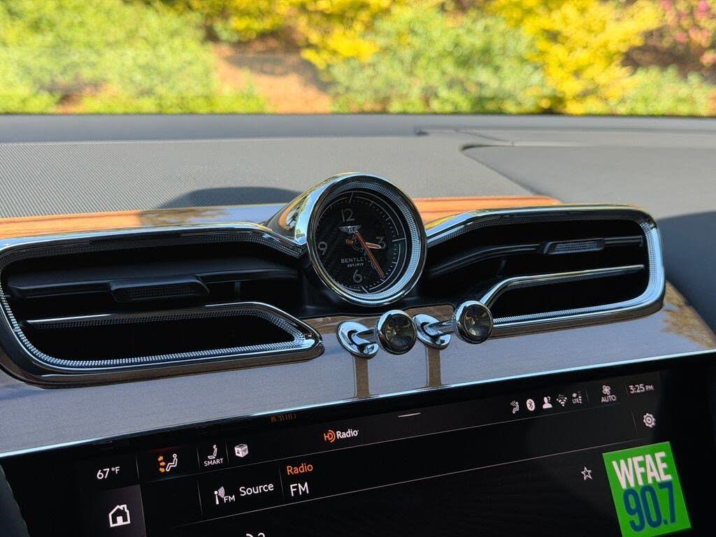 2025 Bentley Bentayga Azure V8 AWD photo 21