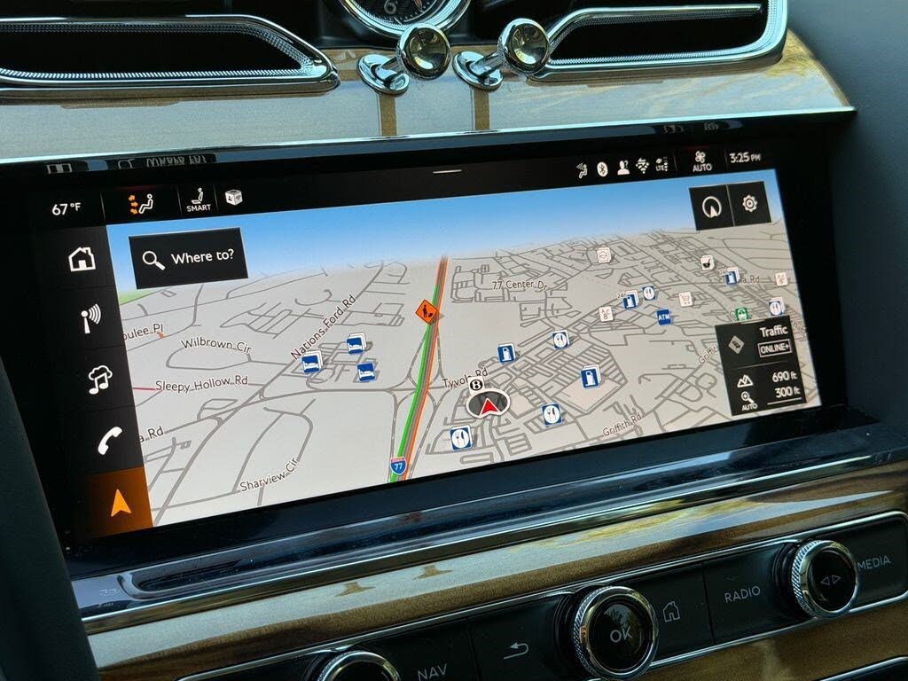 2025 Bentley Bentayga Azure V8 AWD photo 24