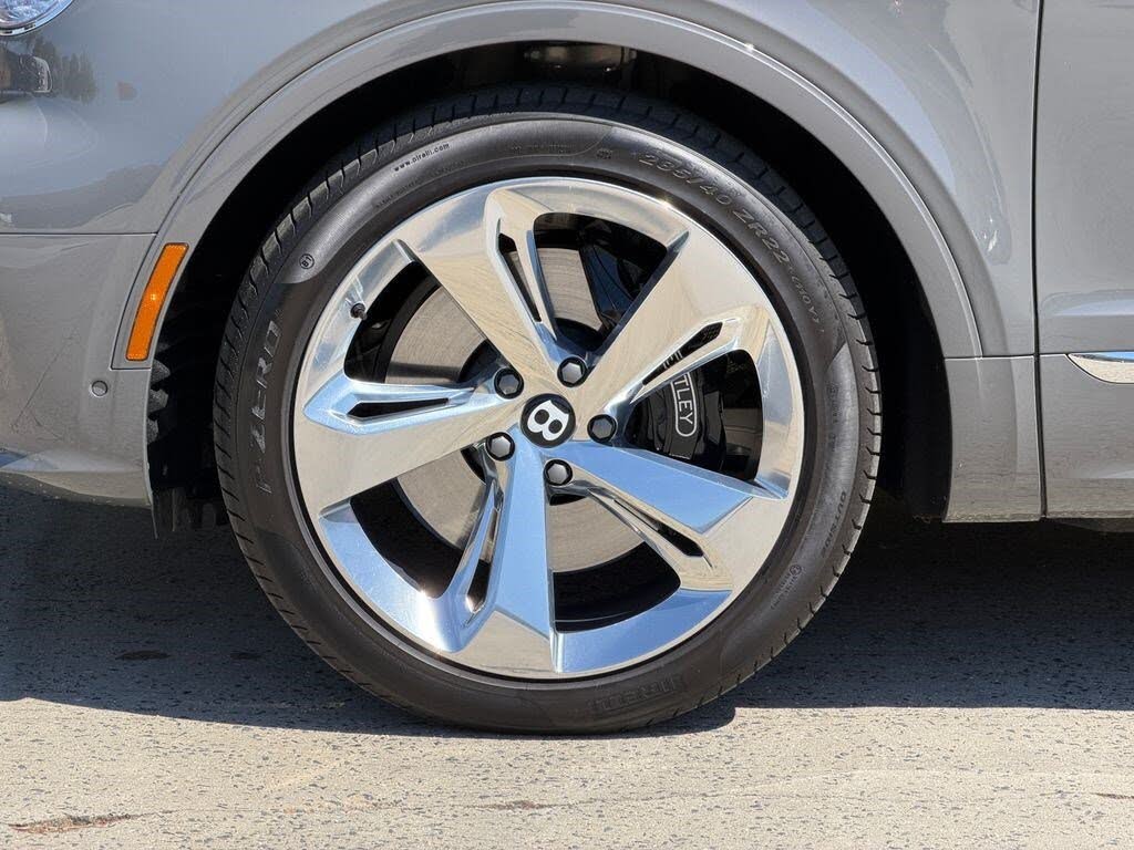 2025 Bentley Bentayga Azure V8 AWD photo 7