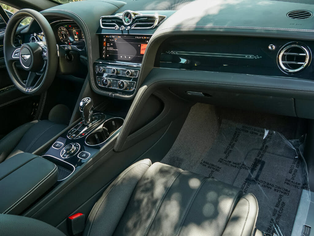2025 Bentley Bentayga photo 2