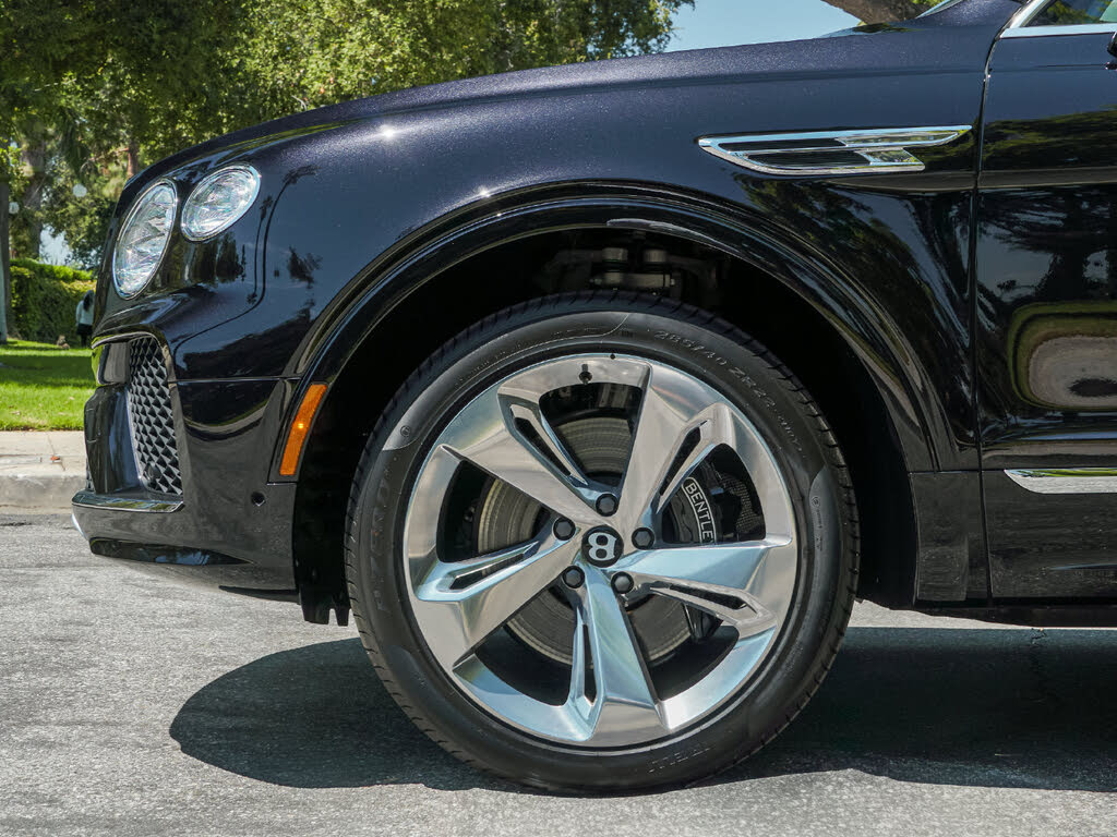 2025 Bentley Bentayga photo 11