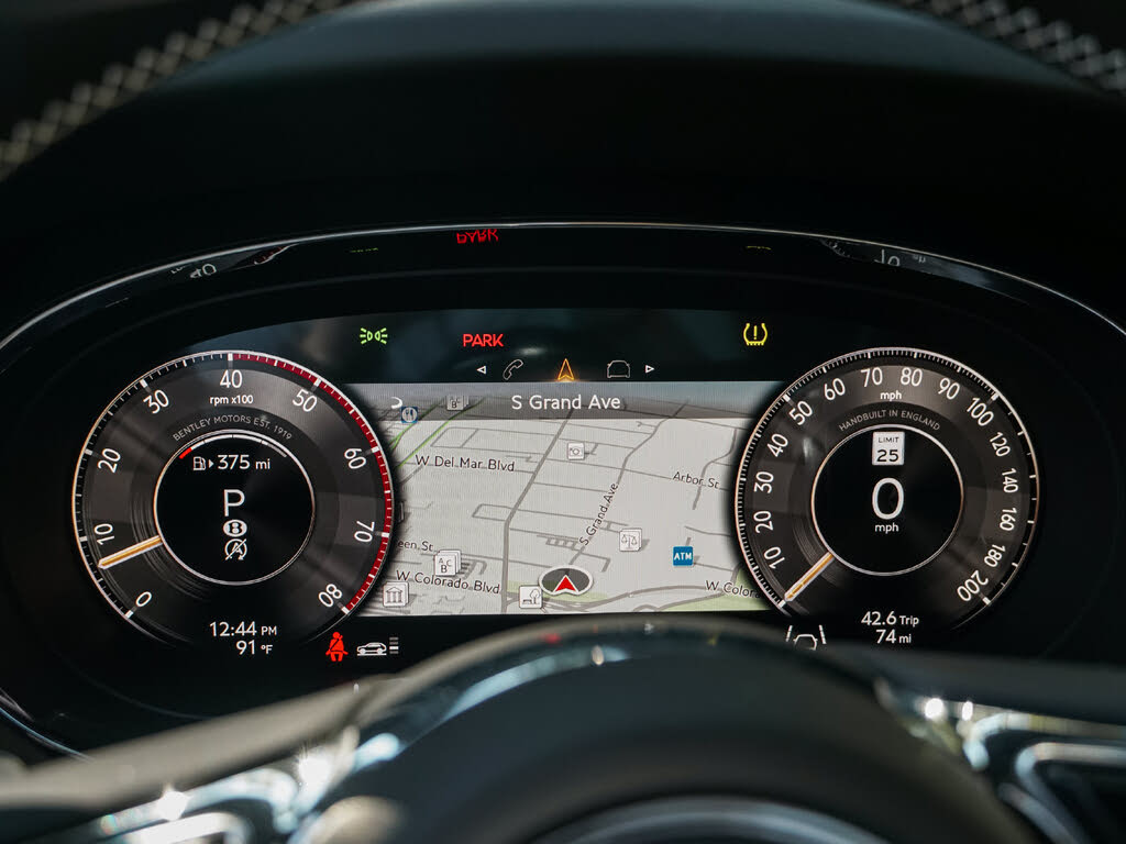 2025 Bentley Bentayga photo 13