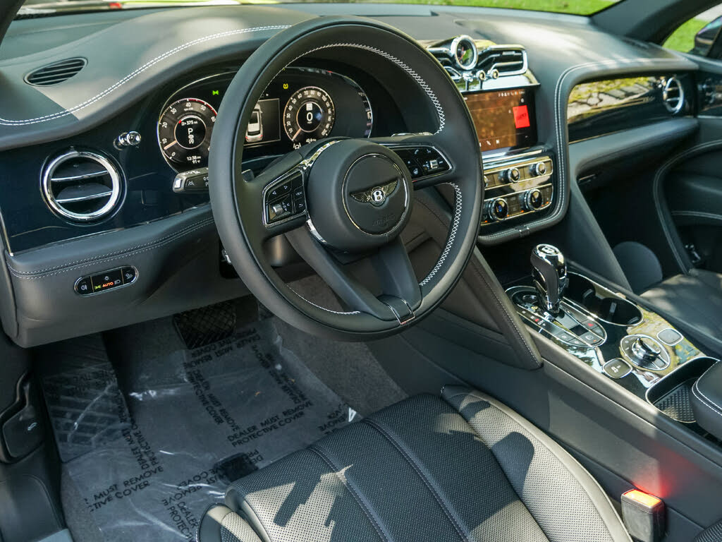2025 Bentley Bentayga photo 16