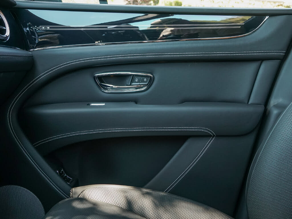 2025 Bentley Bentayga photo 19