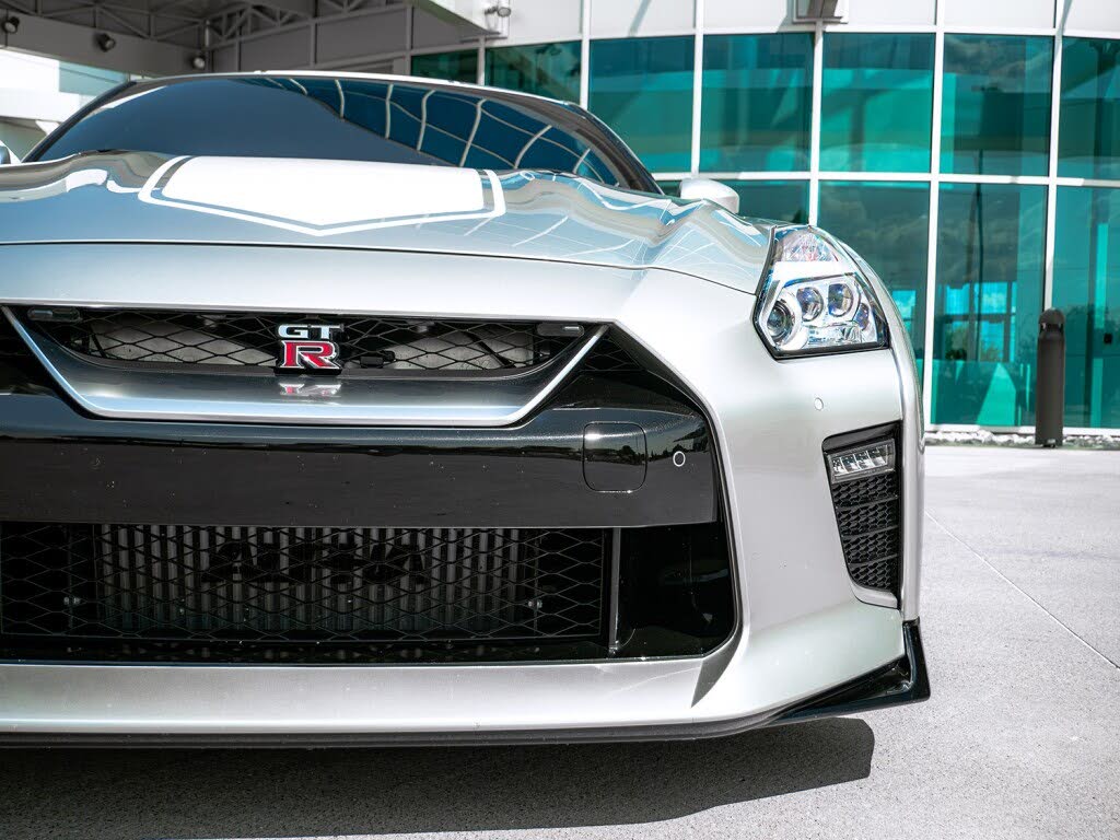 2020 Nissan GT-R Premium AWD photo 11