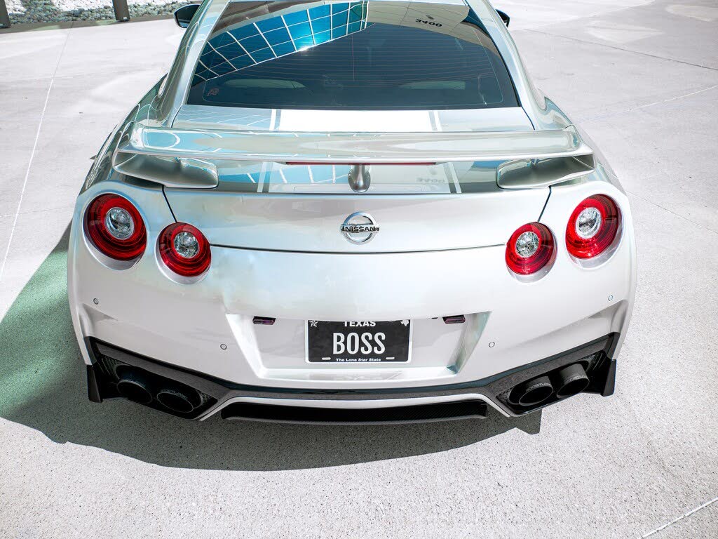 2020 Nissan GT-R Premium AWD photo 15