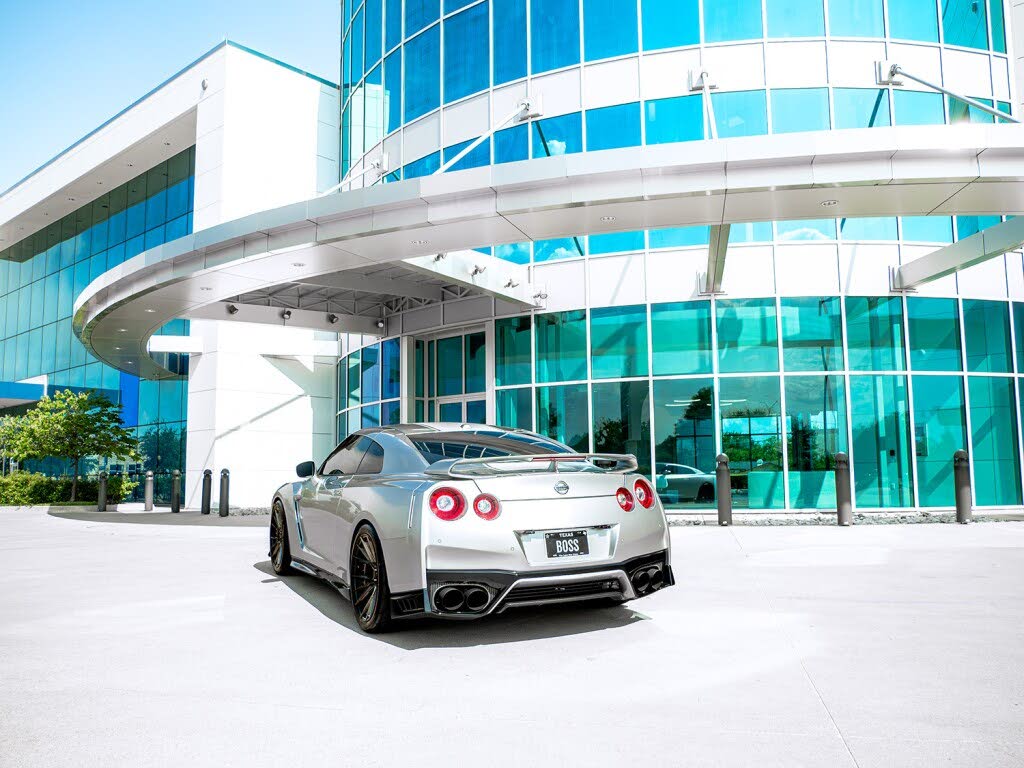 2020 Nissan GT-R Premium AWD photo 3
