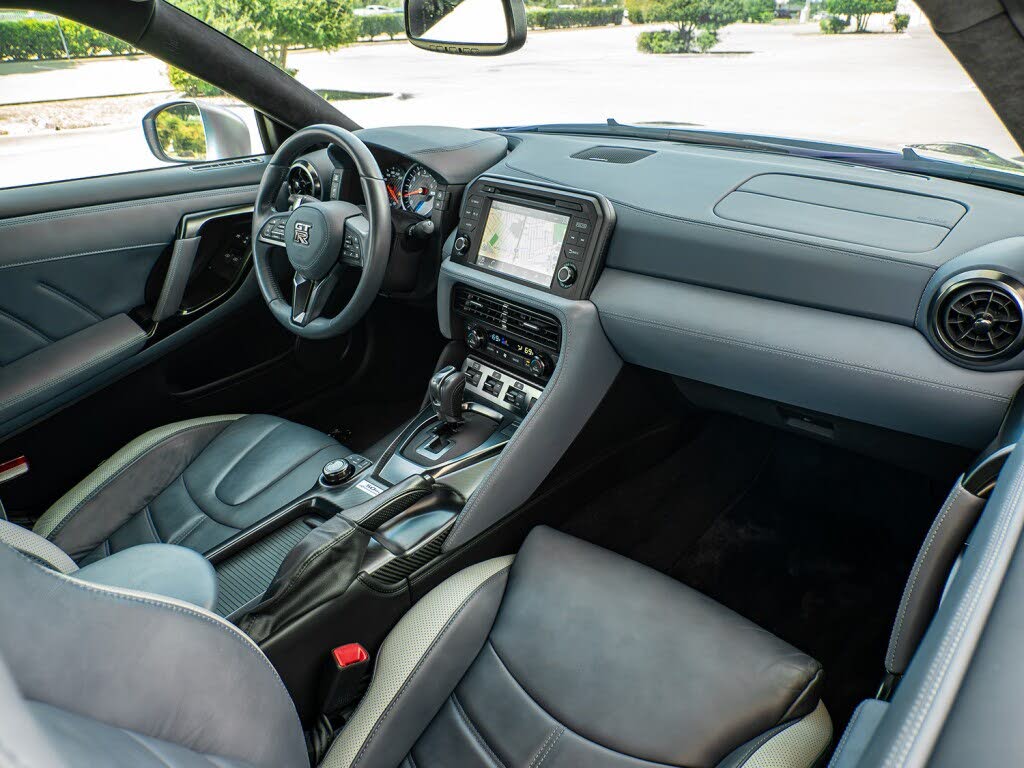 2020 Nissan GT-R Premium AWD photo 24