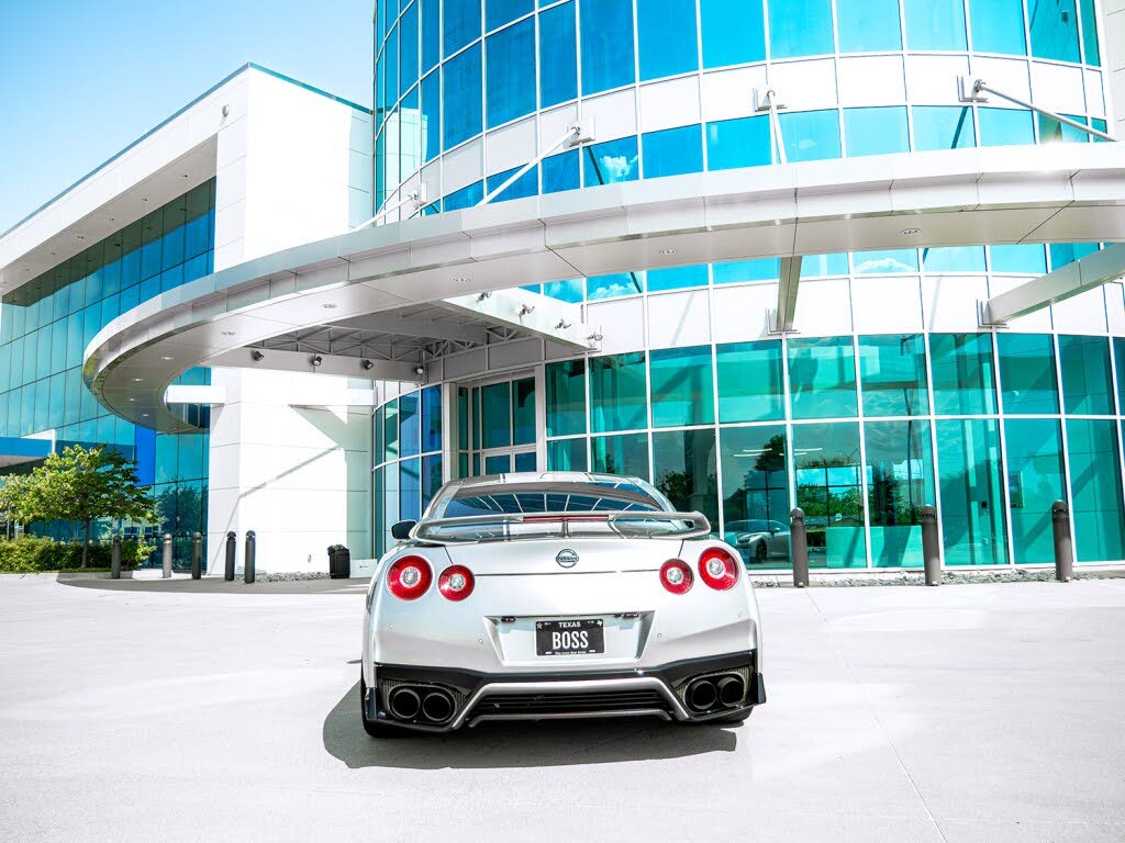 2020 Nissan GT-R Premium AWD photo 4
