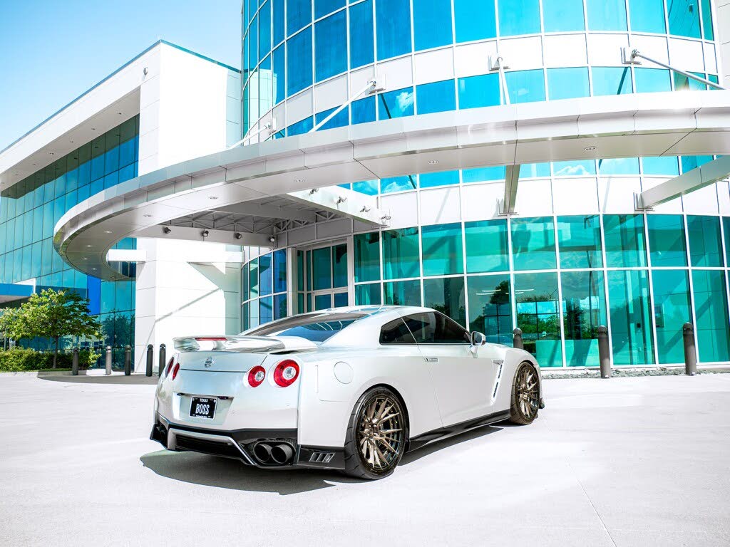 2020 Nissan GT-R Premium AWD photo 5