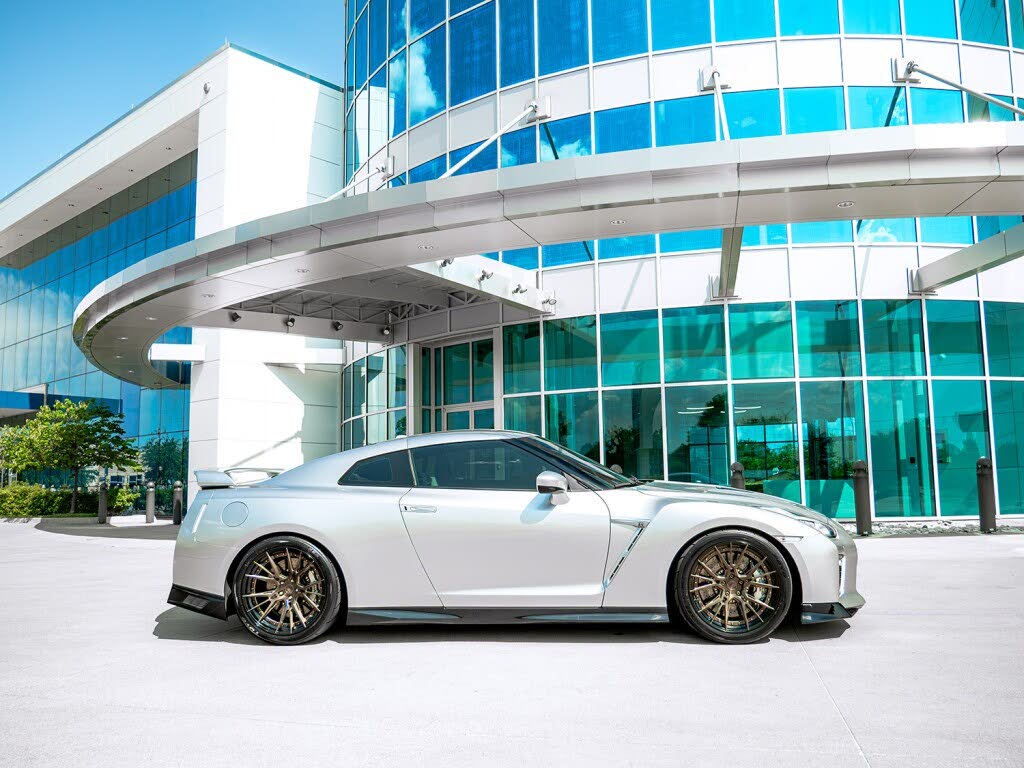 2020 Nissan GT-R Premium AWD photo 6