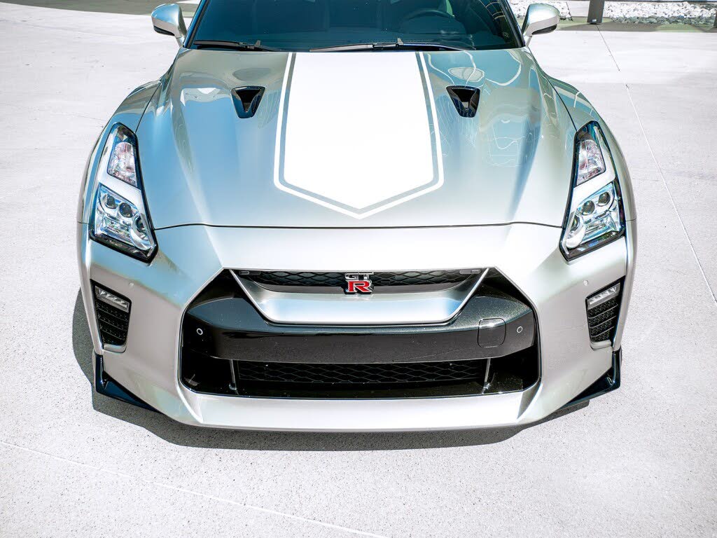 2020 Nissan GT-R Premium AWD photo 9