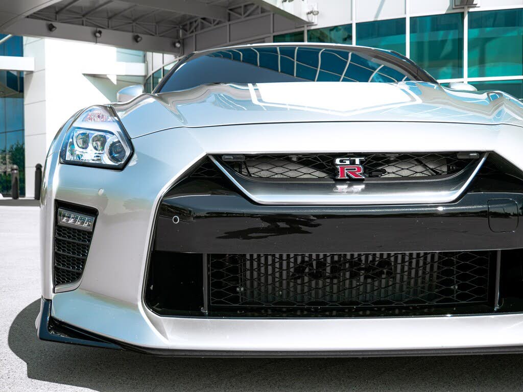2020 Nissan GT-R Premium AWD photo 10