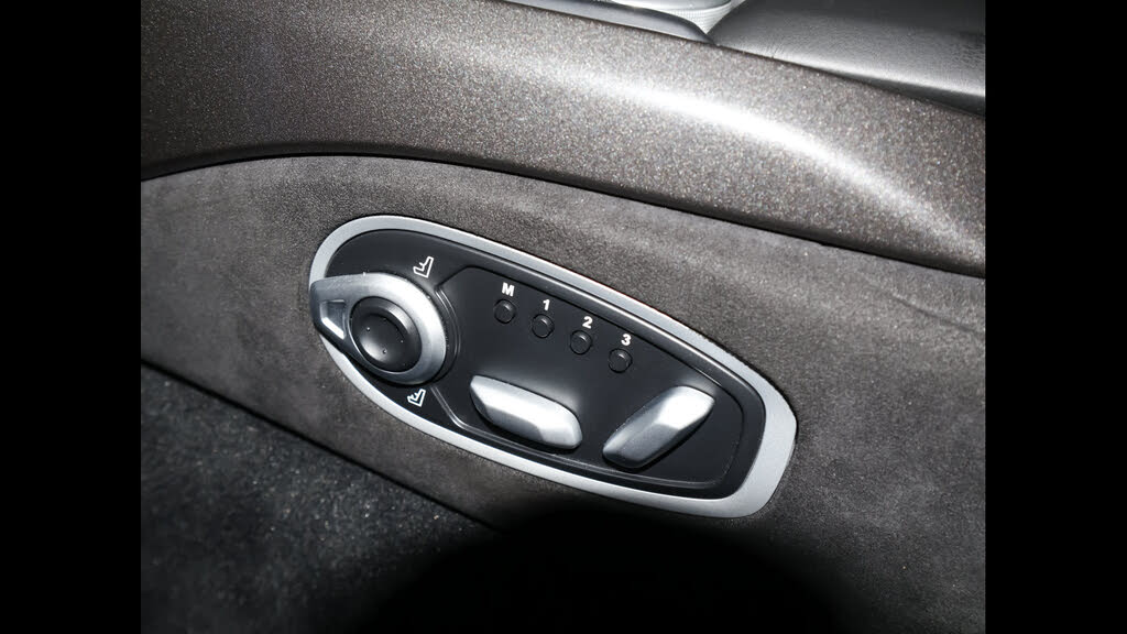 2021 Aston Martin Vantage Coupe RWD photo 14